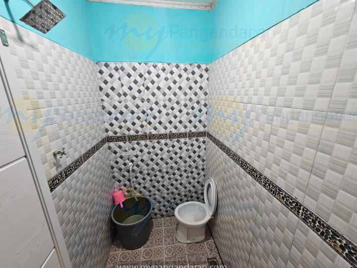   tampilan kamar mandi keluarga homestay joia pangandaran